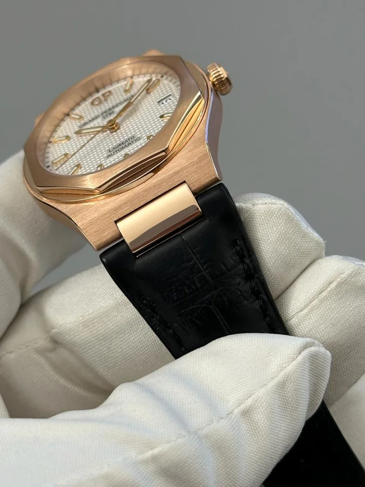 Girard Perregaux Laureato box and papers